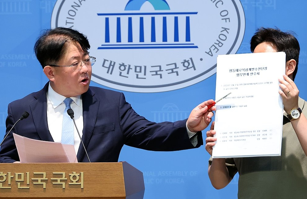 오세훈 서울시장이 2025년 10월 23일 서울 중구 서울시청에서 열린 '2025년 국회 행정안전위원회 국정감사'에서 발언하고 있다. [사진=연합뉴스]