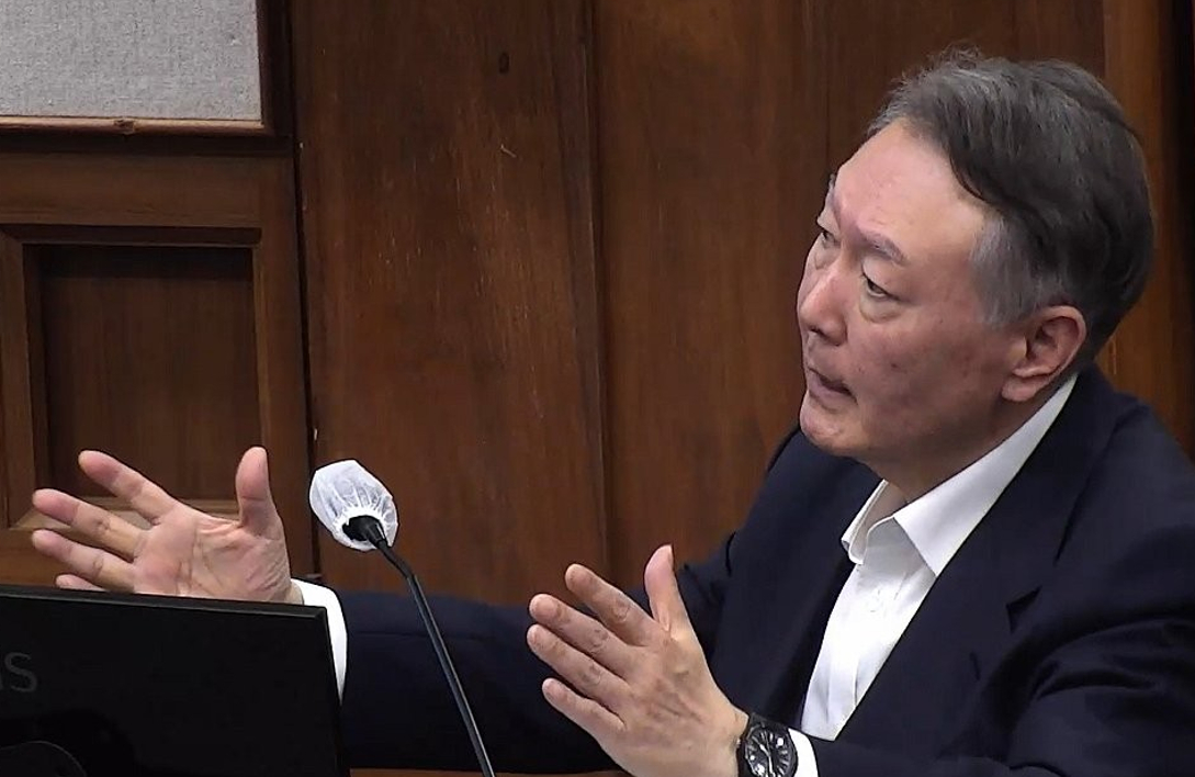 윤석열 전 대통령이 26일 오후 서울 서초구 서울중앙지법에서 열린 특수공무집행방해, 직권남용 권리행사방해 등 혐의 사건의 결심 공판에서 최후 진술을 하고 있다. 2025.12.26 [사진=서울중앙지법/연합뉴스]