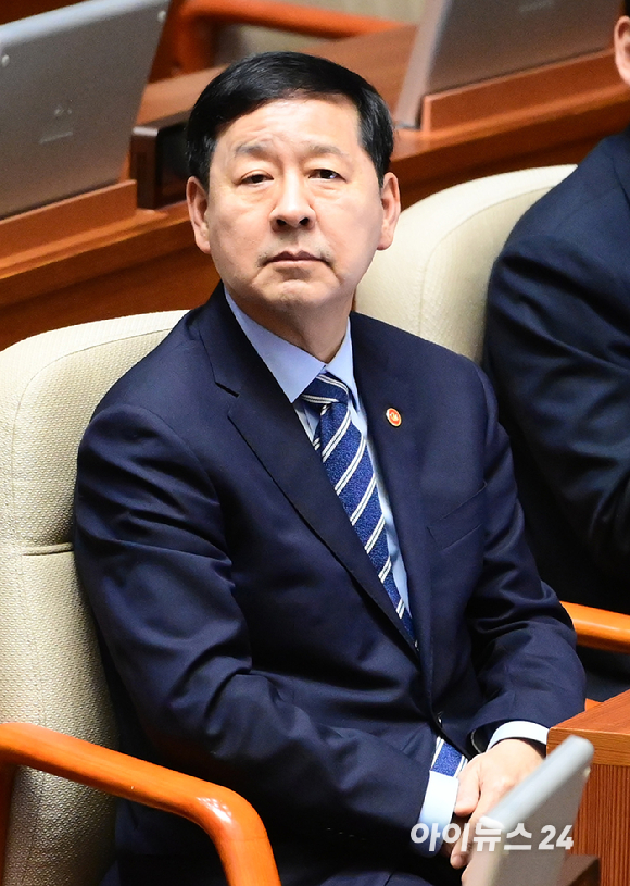 구윤철 부총리 겸 재정경제부 장관이 10일 오후 서울 여의도 국회에서 열린 제432회국회(임시회) 제5차 본회의 경제 분야 대정부질문에서 윤영석 국민의힘 의원 질문에 답변하고 있다. [사진=정소희 기자]