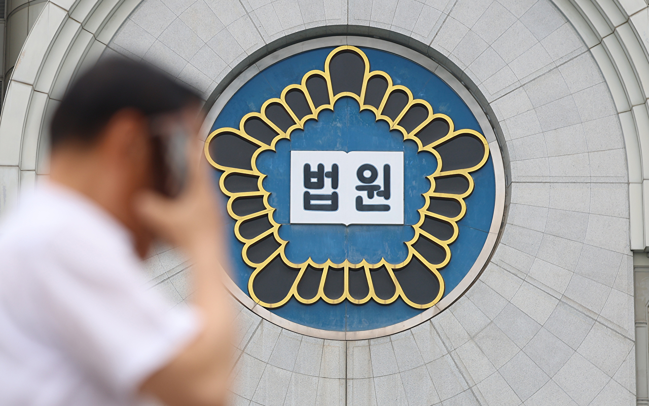윤석열 전 대통령이 5일 내란 특검 2차 조사를 마치고 조은석 특별검사팀 사무실이 있는 서울 서초구 서울고검을 나서고 있다. 2025.7.6 [사진=연합뉴스]