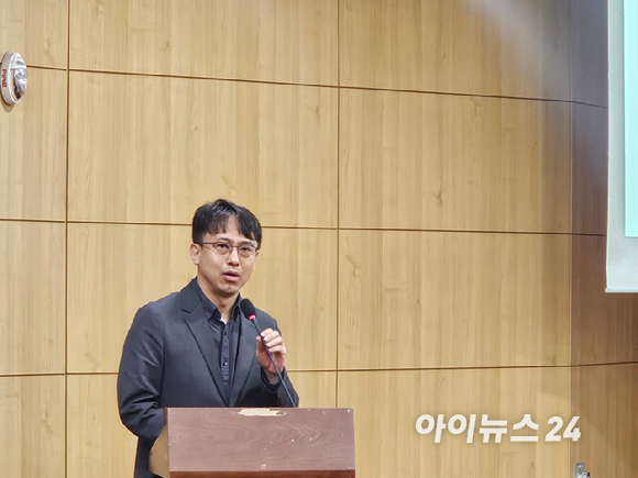 최준원 서울대 교수가 19일 서울 여의도 국회에서 열린 '2026 국회 모빌리티포럼 제1차 세미나'에서 발표하고 있다. [사진=설재윤 기자]