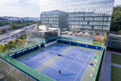 티탄 피트니스 센터 야외 테니스 코트 [사진=더블트리 바이 힐튼 서울 판교]