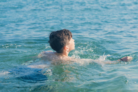 호주에서 한 13세 소년이 바다에서 조난당한 가족을 구하기 위해 약 4시간 동안 헤엄쳐 구조를 요청한 사연이 전해져 감동을 전하고 있다. 사진은 본 기사 내용과 무관. [사진=픽사베이 ]