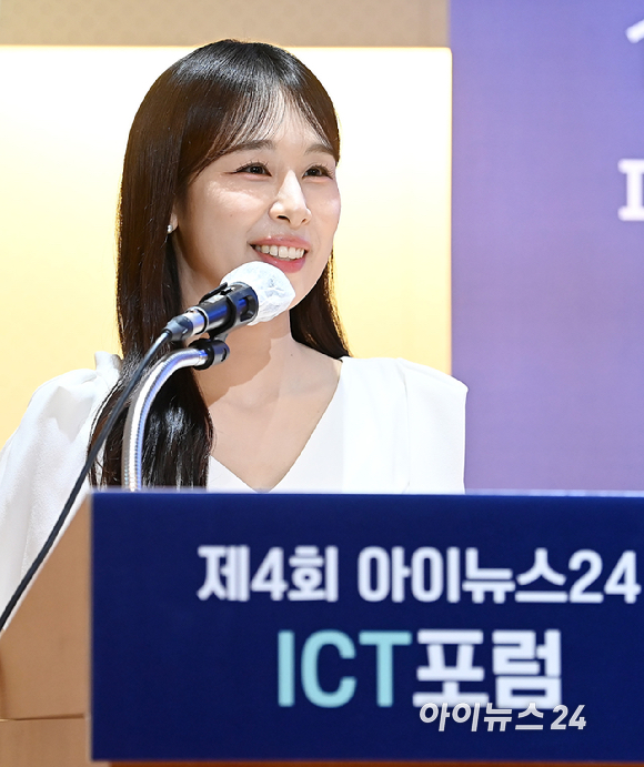  게임 개척자에게 노하우를 듣다' 라는 주제로 22일 오후 서울 중구 페럼타워 페럼홀에서 열렸다.어희재 아나운서가 진행을 하고 있다. [사진=곽영래 기자]