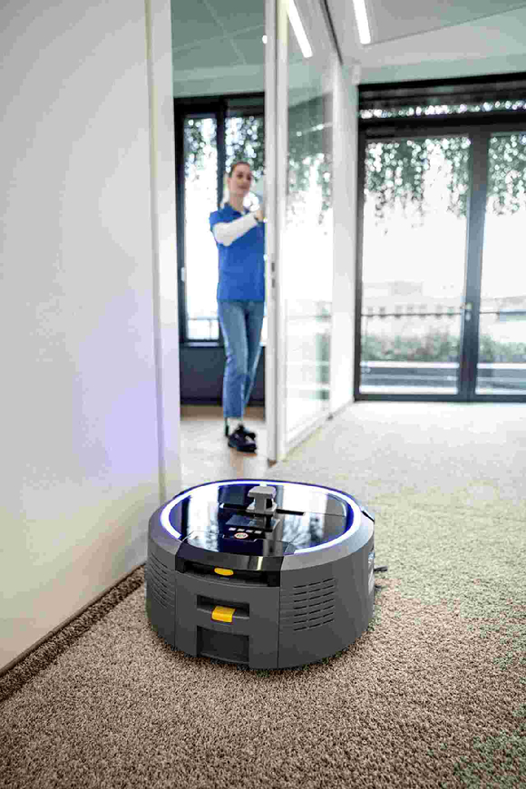 한국카처 자율주행 건식청소로봇 'KIRA CV 50' [사진=한국카처]