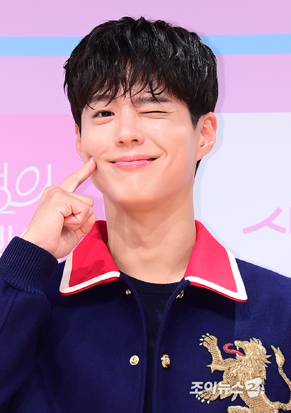 배우 박보검이 11일 오후 서울 영등포구 여의도 KBS아트홀에서 진행된 KBS 음악프로그램 '더 시즌즈 - 박보검의 칸타빌레' 제작발표회에 참석하고 있다. [사진=정소희 기자]