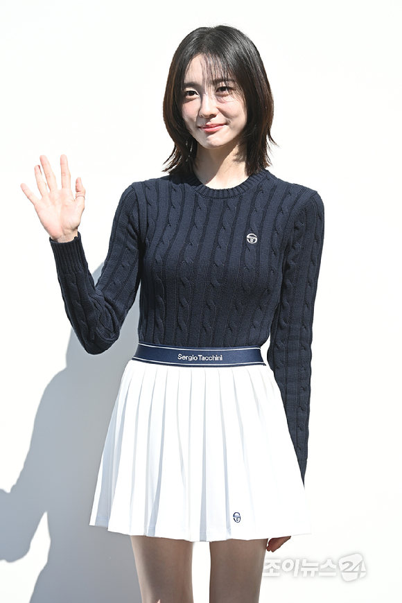 배우 박지현이 26일 오후 서울 용산구 한남동 플래그십 스토어에서 열린 클래식 라이프스타일 브랜드 세르지오 타키니 한남 플래그십 스토어 오픈 기념 포토콜 행사에 참석해 포즈를 취하고 있다. [사진=문수지 기자]