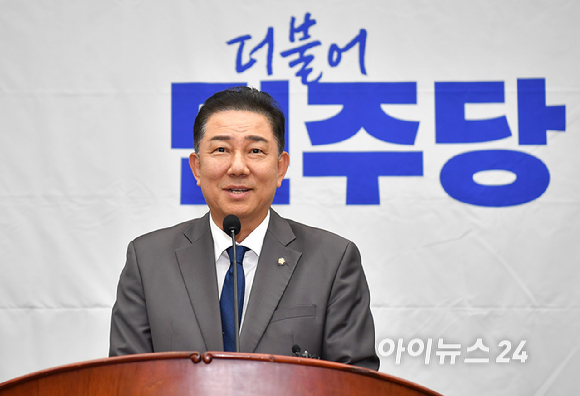 김병기 더불어민주당 원내대표가 3일 오후 서울 여의도 국회에서 열린 정책의원총회에서 발언하고 있다. [사진=곽영래 기자]