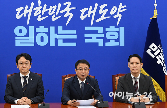 한병도 더불어민주당 당대표 직무대행 겸 원내대표가 28일 서울 여의도 국회에서 열린 원내대책회의에서 발언하고 있다. [사진=곽영래 기자]