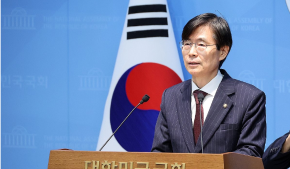 조정식 국회의장이 28일 오전 국회 사랑재에서 하반기 국회의장 취임 이후 처음으로 열린 기자간담회에서 모두발언을 하고 있다. [사진=국회사진기자단 ]