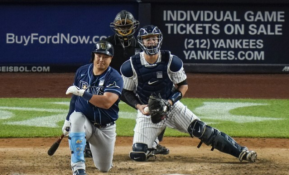 MLB 탬파베이에서 뛰고 있는 최지만이 7일(한국시간) 열린 볼티모어와 원정 경기에서 5타수 무안타(4삼진)으로 침묵했다. 탬파베이는 볼티모어에 10-6으로 역전승했다. [사진=뉴시스] [사진=뉴시스]