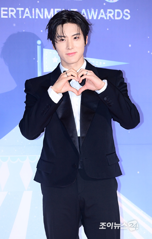 '아이돌 라디오' 더보이즈 에릭이 29일 오후 서울 마포구 MBC 사옥에서 열린 '2025 MBC 방송연예대상' 포토월 행사에 참석하고 있다. [사진=정소희 기자]