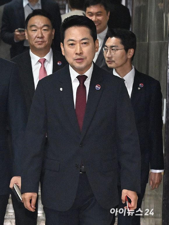 장동혁 국민의힘 대표가 10일 오전 서울 여의도 국회에서 열린 '국민의힘 중앙여성위원회&middot;맘(Mom)편한특별위원회 공동 주최 6&middot;3 참정권 침해 전국 학부모 시국 대토론회'에 참석하고 있다. [사진=곽영래 기자]