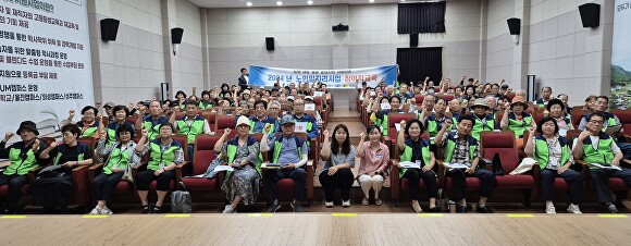 의성군이 통합돌봄 서포터즈를 활용해 노인의료-돌봄 통합지원 시범사업을 제공한다. [사진=의성군청]