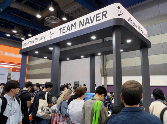 팀네이버가 글로벌 AI 학회인 ICML 2026에 참가해 다양한 AI 기술을 선보이고 있는 모습. [사진=네이버클라우드]