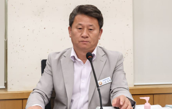 주차 문제로 시비가 붙은 이웃에게 폭력을 행사한 김상현 창원시의원이 벌금형을 선고받았다. 사진은 김 의원. [사진=창원시의회]
