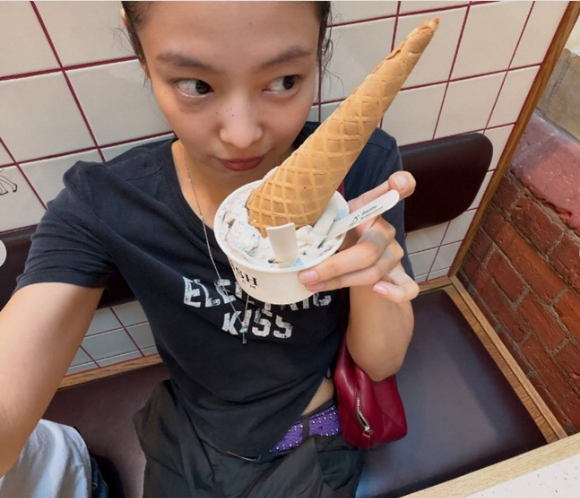 제니 [사진=제니 SNS]