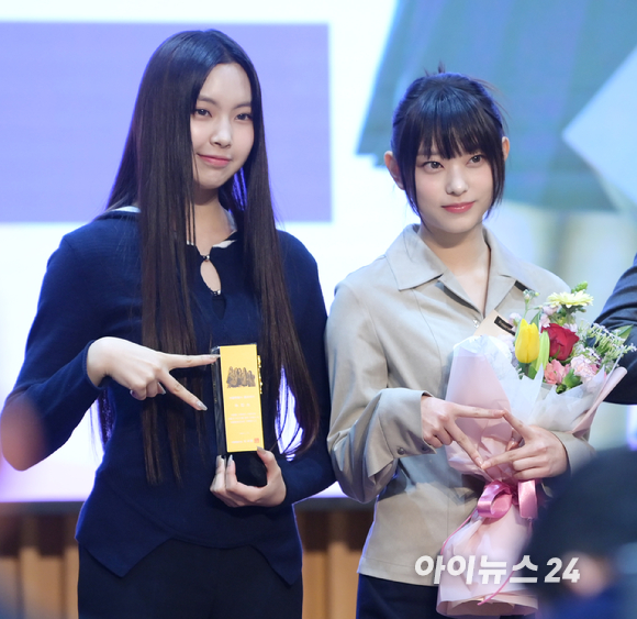그룹 뉴진스가 16일 오전 서울특별시청에서 열린 서울홍보대사 감사패 수여 및 위촉식에 참석하고 있다. [사진=정소희 기자]
