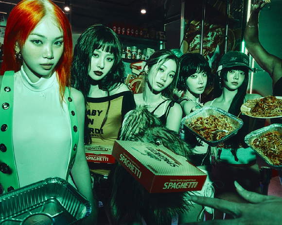 &quot;르세라핌이 의도한 맛있는 중독&quot;…&apos;스파게티&apos; 외신 집중