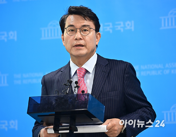 윤상현 국민의힘 의원이 지난 3일 오전 서울 여의도 국회 소통관에서 '김정숙 종합 특검법' 발의 관련 기자회견을 하고 있다. [사진=곽영래 기자]