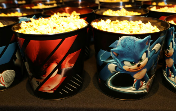 미국 영화관들이 관객 감소로 티켓 판매에 어려움을 겪자 팝콘 용기를 활용한 이색 마케팅에 나서고 있다. 사진은 본 기사 내용과 무관. [사진=Vecteezy]