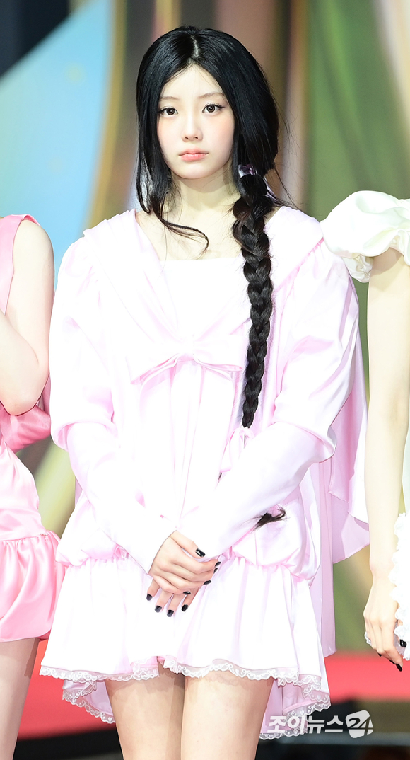 그룹 아일릿(ILLIT) 원희가 25일 오후 인천광역시 중구 운서동 인스파이어 아레나에서 열린 '2025 SBS 가요대전' 레드카펫 행사에 참석하고 있다. [사진=정소희 기자]