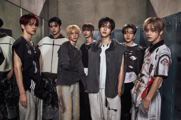 &apos;180도 달라진&apos; 클로즈 유어 아이즈, 거친 무드+압도적 포스