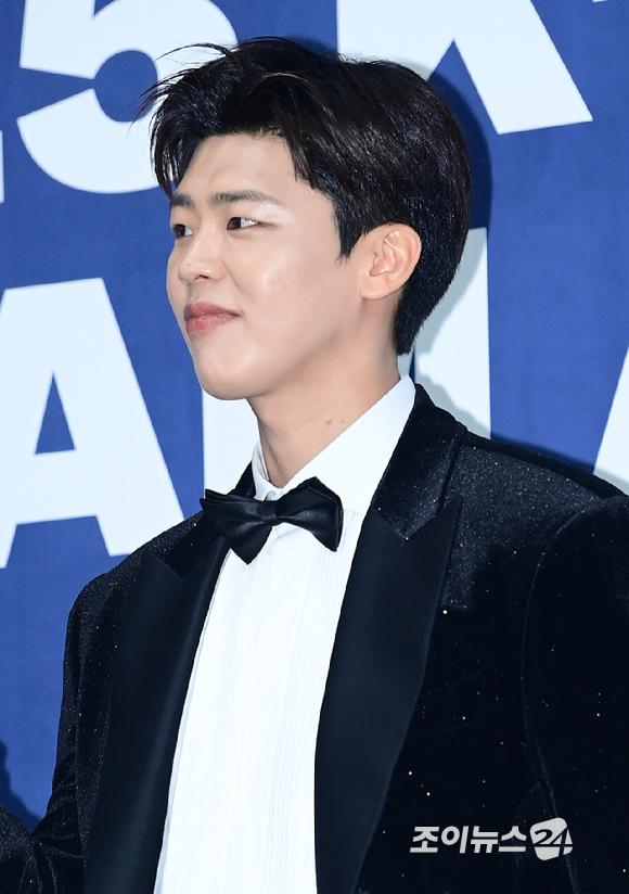 가수 박지현이 21일 오후 서울 잠실실내체육관에서 열린 '2025 케이 월드 드림 어워즈'(2025 K WORLD DREAM AWARDS)에 블루카펫 행사에 참석하고 있다. [사진=정소희 기자]