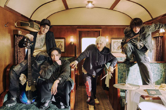 AxMxP 미니 1집 'Amplify My Way'(앰플리파이 마이 웨이) 네 번째 콘셉트 포토 [사진=FNC엔터테인먼트]