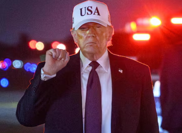 알레이 버크급 구축함 'USS 스프루언스'서 장대한 분노(에픽 퓨리) 작전의 일환으로 토마호크 지대공 미사일을 발사하고 있다. [사진=EPA/연합뉴스]