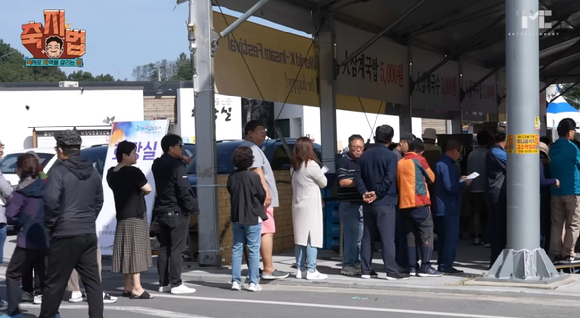 금산인삼축제의 한 외지상인이 백종원을 비난하고 있다. [사진=백종원 유튜브 캡쳐]