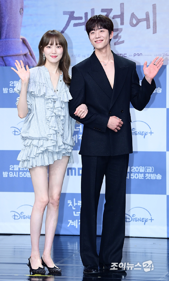 배우 이성경과 채종협이 19일 오후 서울 마포구 상암동 MBC 골든마우스홀에서 열린 MBC 새 금토드라마 '찬란한 너의 계절에' 제작발표회에 참석하고 있다. [사진=정소희 기자]