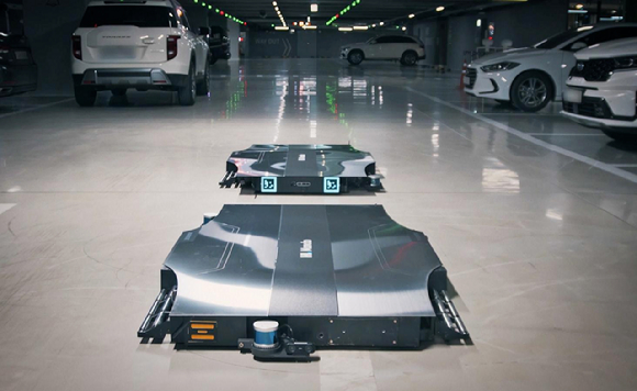 최첨단 AI 기반의 자율주행 주차로봇 &lsquo;파키(parkie)&rsquo; [사진=HDC현대산업개발]