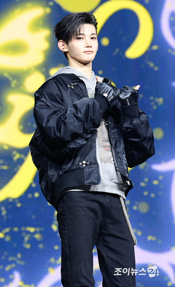 그룹 앤팀 조가 28일 오후 서울 용산구 한남동 블루스퀘어에서 열린 &TEAM(앤팀) 한국 데뷔 앨범 미니 1집 'Back to Life'(백 투 라이프)발매 기념 쇼케이스에 참석하고 있다. [사진=정소희 기자]