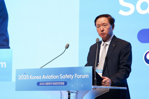 우기홍 대한항공 부회장이 '2025 대한민국 항공안전포럼'에서 환영사를 하고 있다. [사진=한국항공대학교]