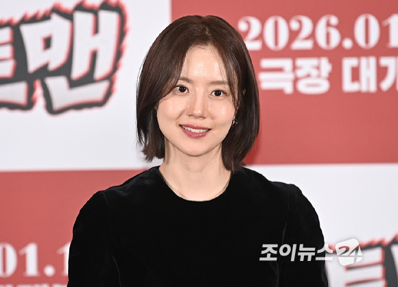 배우 문채원이 8일 오후 서울 송파구 신천동&nbsp;롯데시네마 월드타워점에서 열린 영화 '하트맨' 시사회에 참석하고 있다. [사진=곽영래 기자]