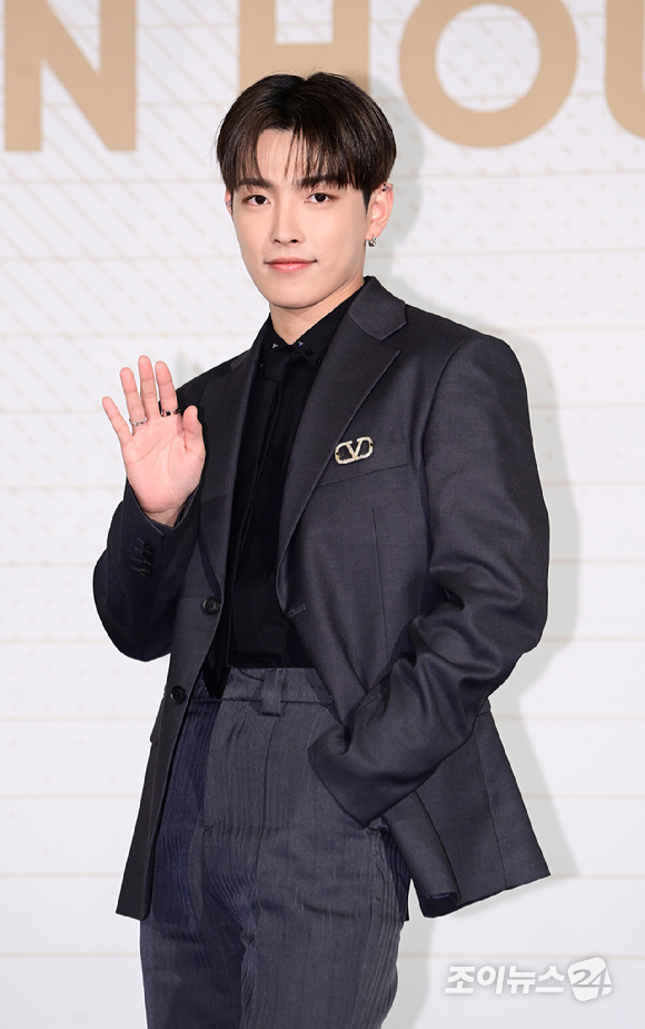 그룹 에이티즈 홍중이 30일 오후 서울 종로구 포시즌스 호텔에서 열린 에이티즈(ATEEZ) 미니&nbsp;10집 '골든 아워&nbsp;:&nbsp;파트&nbsp;1(GOLDEN HOUR : Part.1)' 발매 기념&nbsp;기자간담회에 참석하고 있다. [사진=정소희 기자]