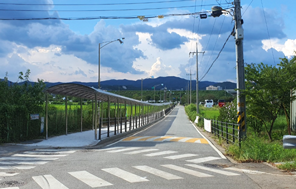 용인특례시 처인구 포곡고등학교 학생들 통학로에 설치한 캐노피. [사진=용인특례시]