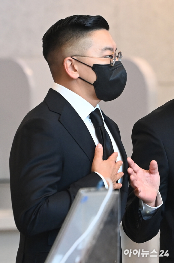 구본혁 예스코홀딩스 사장 12일 서울아산병원 장례식장에 마련된 구자홍 LS그룹 초대 회장(현 LS니꼬동제련 회장) 빈소 조문을 마치고 나서고 있다. [사진=정소희 기자]