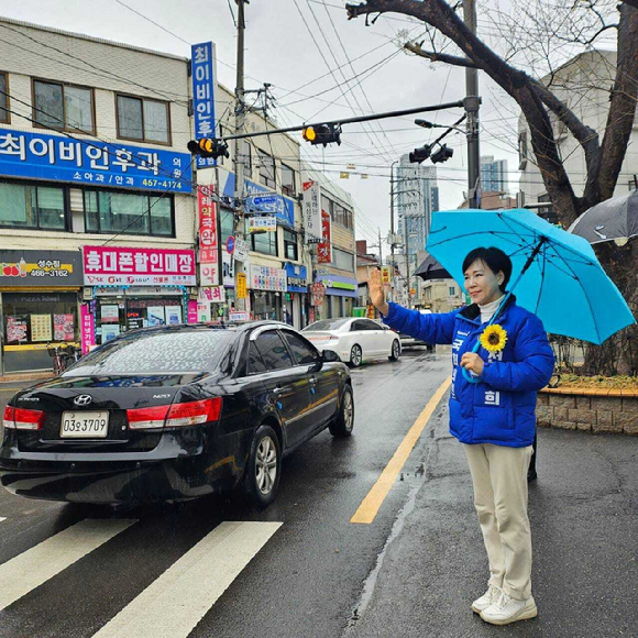 4&middot;10 총선 서울 중&middot;성동갑 후보인 전현희 더불어민주당 후보(왼쪽)와 윤희숙 국민의힘 후보 [사진=곽영래 기자]