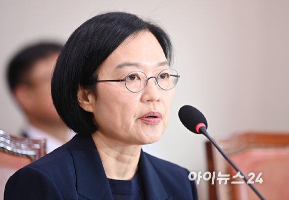 한성숙 중소벤처기업부 장관 후보자가 15일 오전 서울 여의도 국회 산업통산자원중소벤처기업위원회에서 열린 인사청문회에서 질의에 답변하고 있다. [사진=곽영래 기자]