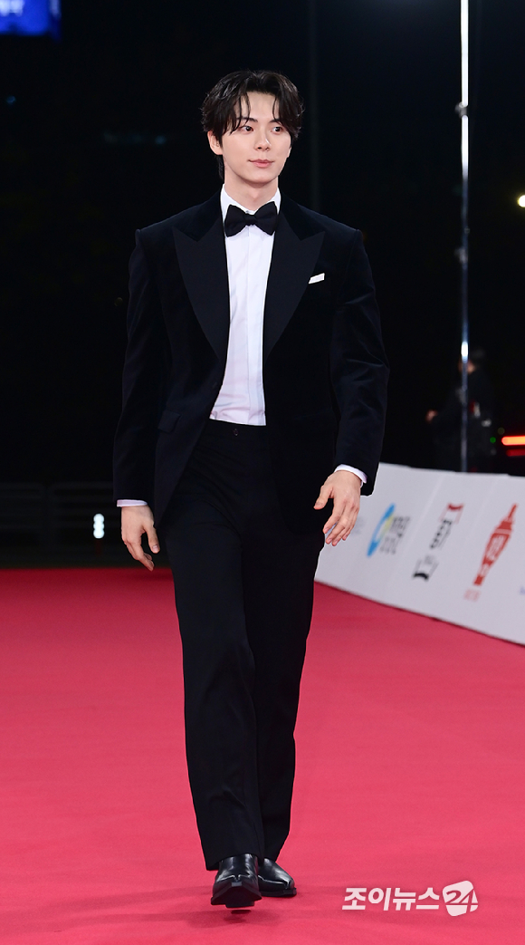 배우 이채민이 19일 오후 서울 영등포구 여의도 KBS홀에서 열린 제46회 청룡영화상 레드카펫 행사에 참석하고 있다. [사진=정소희 기자]