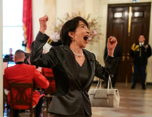 다카이치 총리가 백악관 만찬장에서 춤을 추고 있다. [사진=백악관 홈페이지 ]