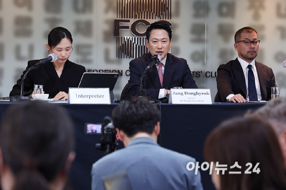 장동혁 국민의힘 당대표가 8일 서울 중구 한국프레스센터에서 열린 서울외신기자클럽 초청 외신기자 간담회에서 모두발언하고 있다. [사진=국회사진기자단]