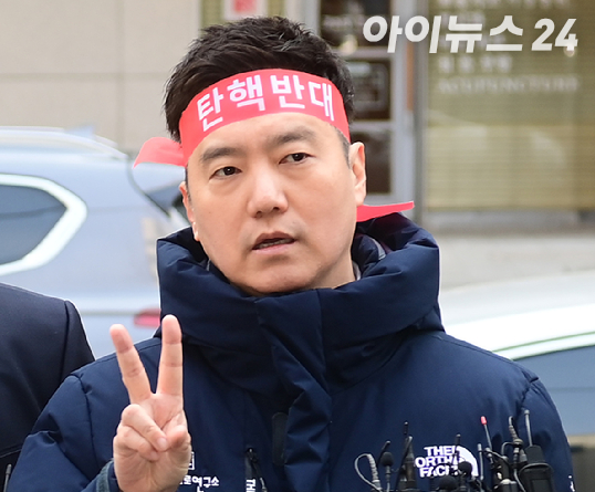 배우 김수현의 소속사가 김수현이 故 김새론에게 채무 변제를 강요하고 손해배상을 청구하지 않았다고 반박했다. [사진=김수현 인스타그램]