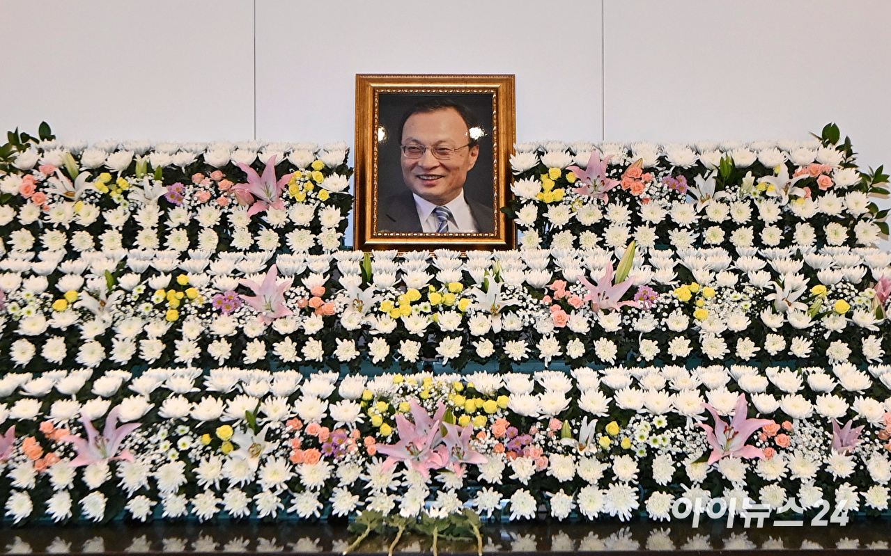 27일 오전 서울 종로구 서울대학교병원 장례식장에 故 이해찬 전 국무총리의 빈소가 마련되어 있다. [사진=곽영래 기자]