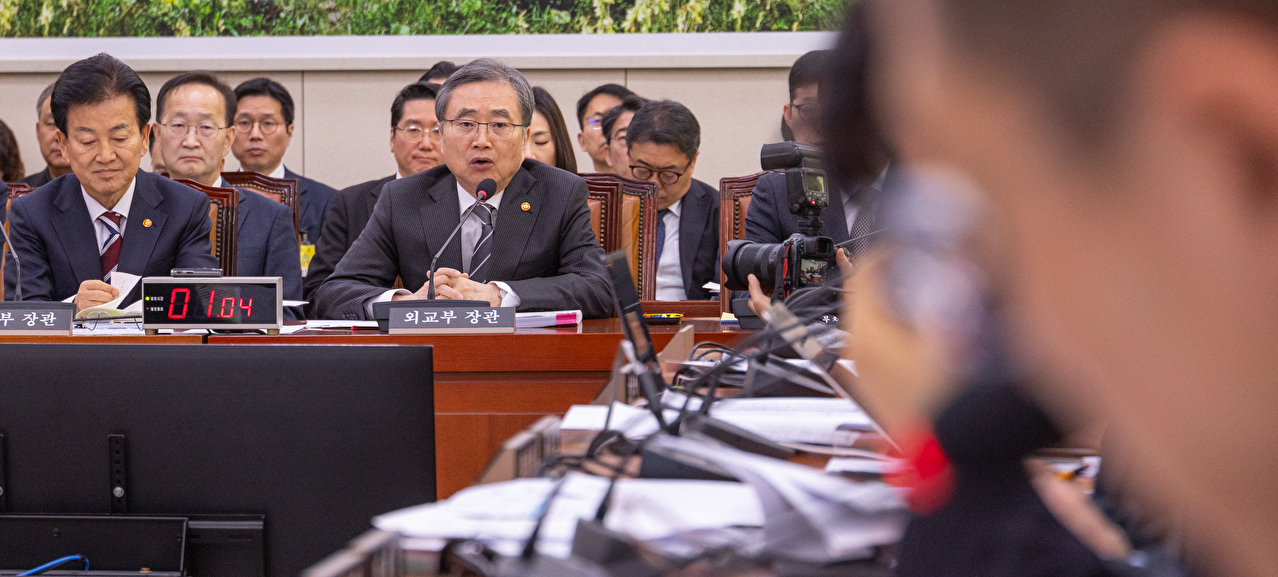 트럼프 미국 대통령이 행정 명령에 서명하고 있다. [사진=로이터/연합뉴스]