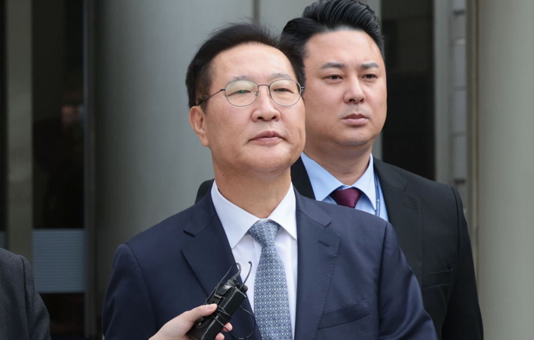 윤석열 전 대통령의 12·3 비상계엄 선포를 방조·가담한 혐의를 받는 박성재 전 법무부 장관이 14일 구속 전 피의자 심문(영장실질심사)을 마치고 서울 서초구 서울중앙지방법원을 나서고 있다. 2025.10.14 [사진=연합뉴스]