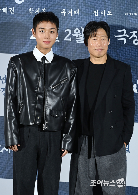 배우 박지훈, 유해진이 19일 오전 서울 용산구 CGV용산아이파크몰점에서 열린 영화 '왕과 사는 남자'(감독 장항준) 제작보고회에 참석해 포즈를 취하고 있다. [사진=문수지 기자]
