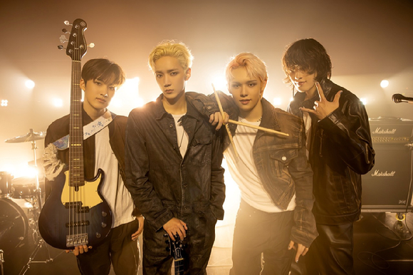 AxMxP(에이엠피) 미니 1집 'Amplify My Way' 콘셉트 포토 [사진=FNC엔터테인먼트]